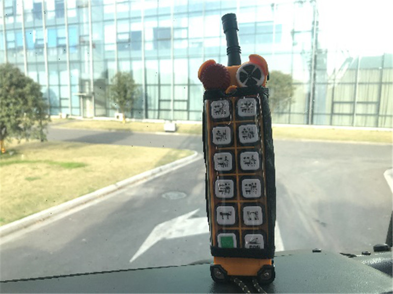 三一SCC3200A-1起重機配重自裝卸功能