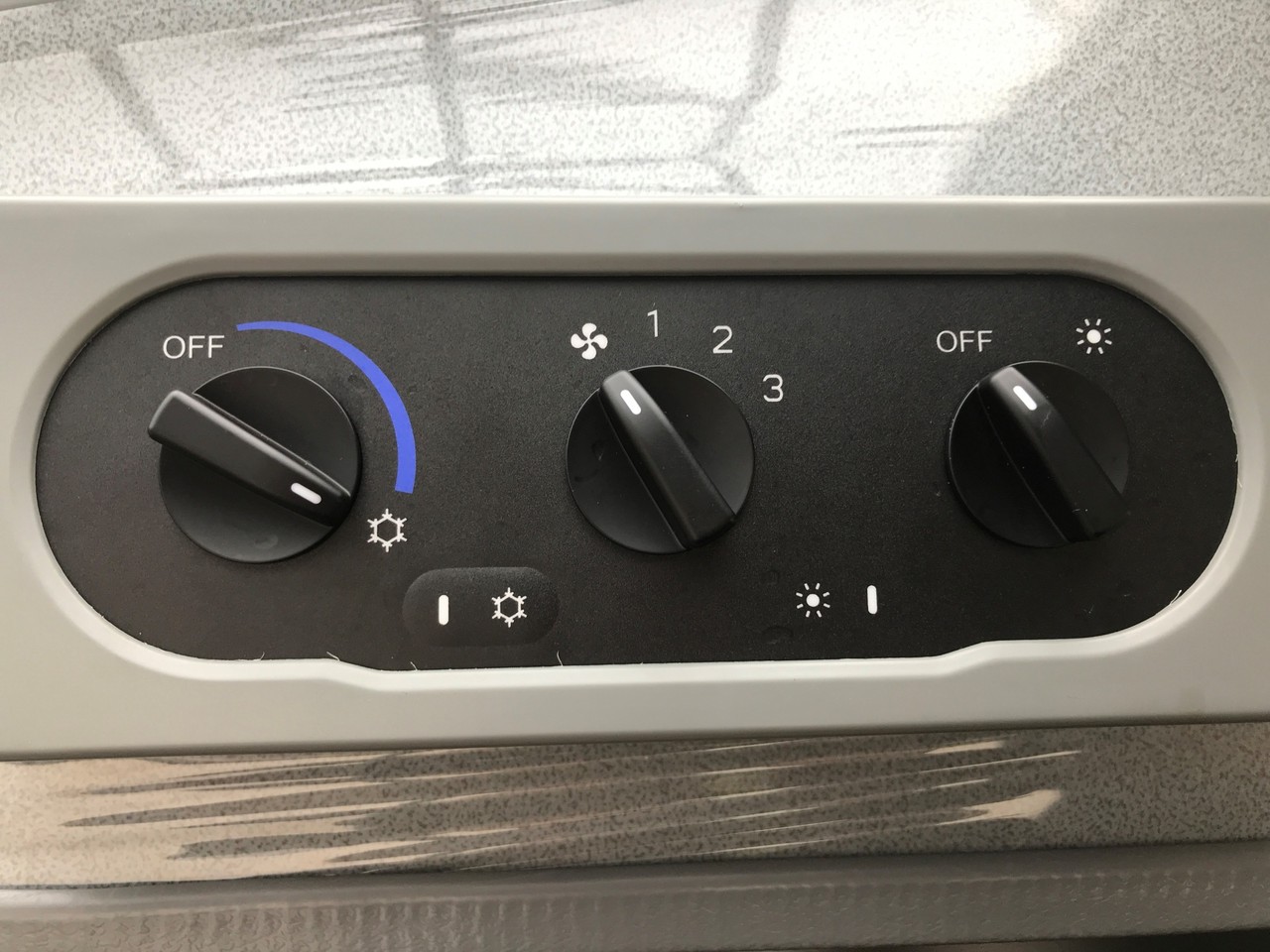 【HVAC】HVAC control: The intelligent integrated control of air conditioner is easy to operate and brings a riding experience similar to cars.