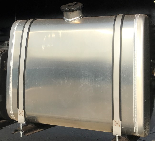 【Fuel tank】Large-capacity fuel tank: The 300L fuel tank is made of aluminum alloy, which contributes to a 900km range.
