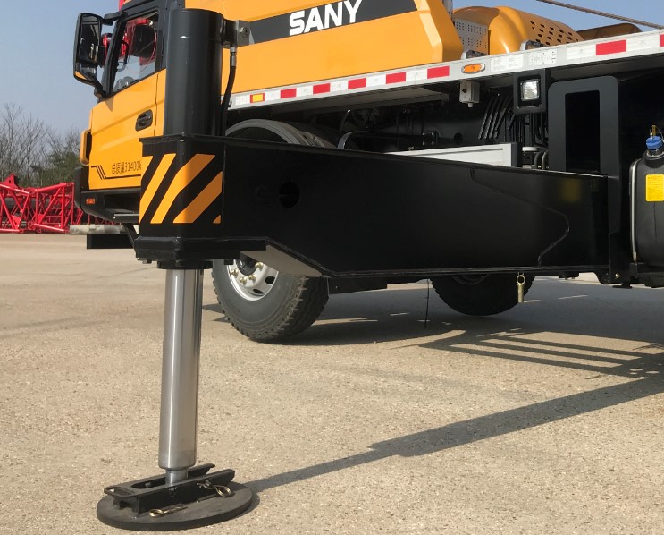 【Outrigger】Large span outrigger: The outrigger features an industry-leading span of 6.4m, a large cross section and the low-position arrangement, ensuring high loading performance and high stability.