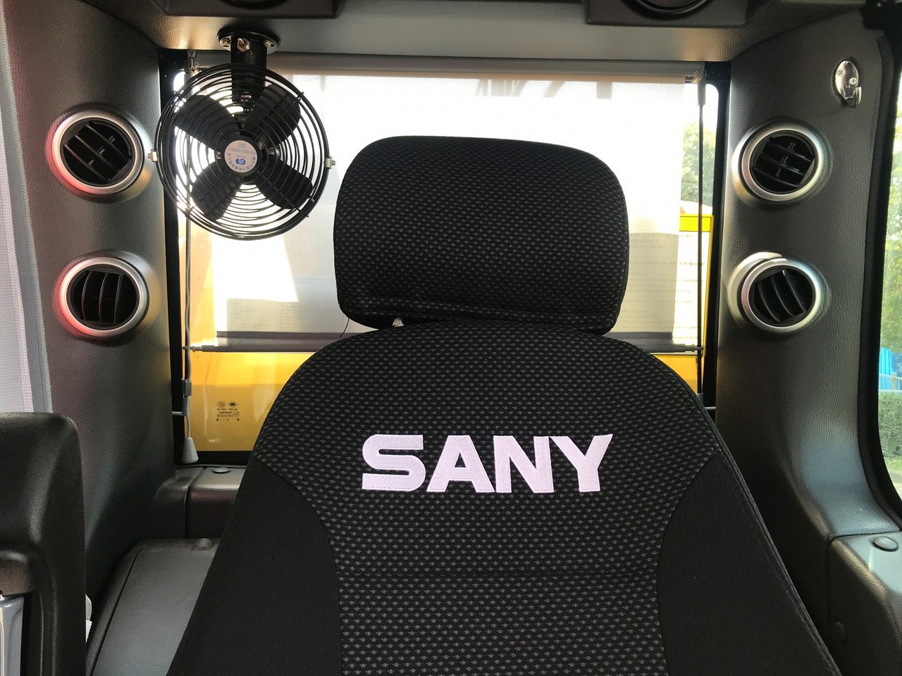 【多图】【720° VR Display】Sany SCC1100A Crawler CranePerfect temperature regulation细节