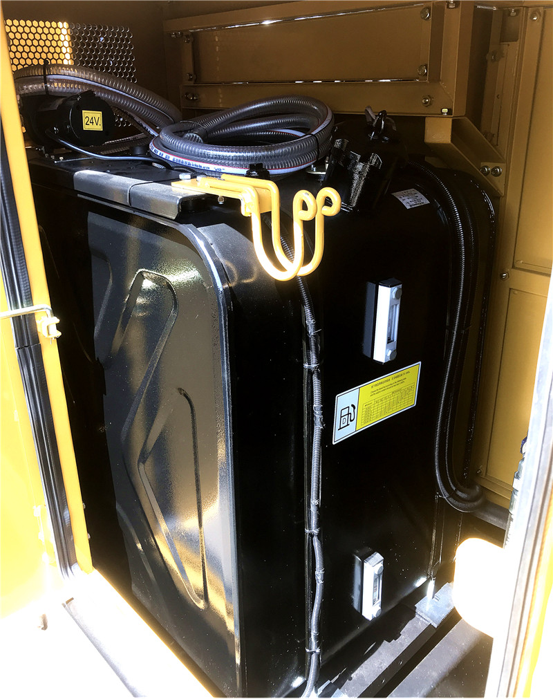 三一SCC800TB起重機燃油加注
