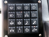 【薄膜按键开关】采用全新薄膜按键开关，带状态显示，按键面板触手可及，方便操控。