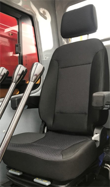 【Seat】Adjustable seat: The seat features a maximum backward angle of 140°, which, together with a proper height of the dashboard, allowing operators to have a rest.