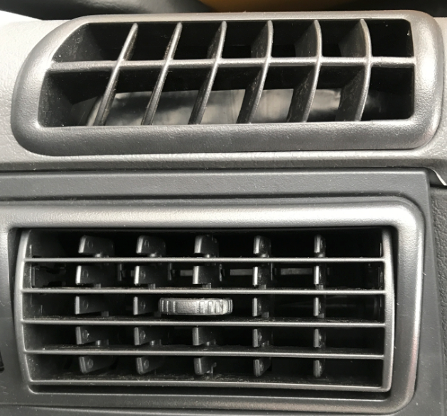 【Air conditioner】Comfortable air conditioner: Branded air conditioner and its multi-outlet air supply system provides driver and passengers with the ultimate comfort.