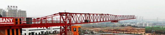 【User-friendly design】Counterweight guardrail: The installation and maintenance under short jib length working condition is safer.Grease baffle: The wire rope system is designed with the grease baffle, preventing grease splashing and improving the reliability.Safety armrest: The jib armrest is provided, ensuring safer maintenance.