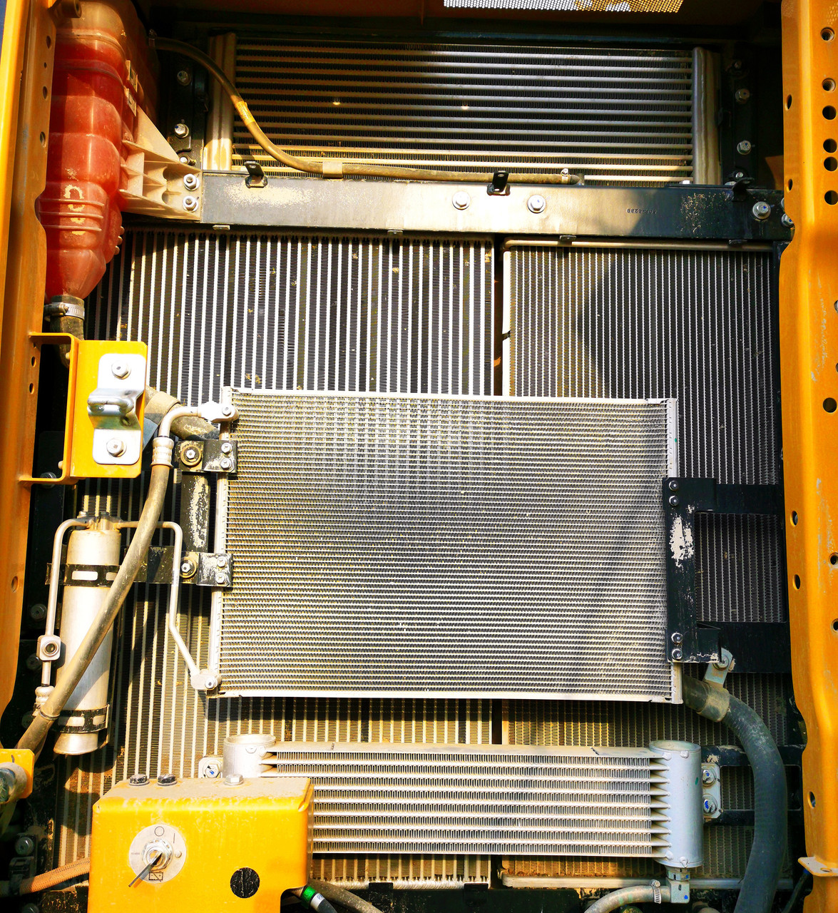【多图】新一代Cat®（卡特）320 GC 挖掘机冷却系统细节图_高清图