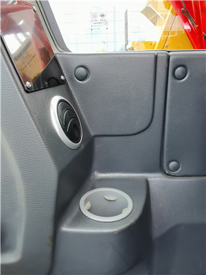 【User-friendly design】The adjustable travel lever, pedals, USB interface, cigarette lighter, cup holder, etc. realize more comfortable operations.