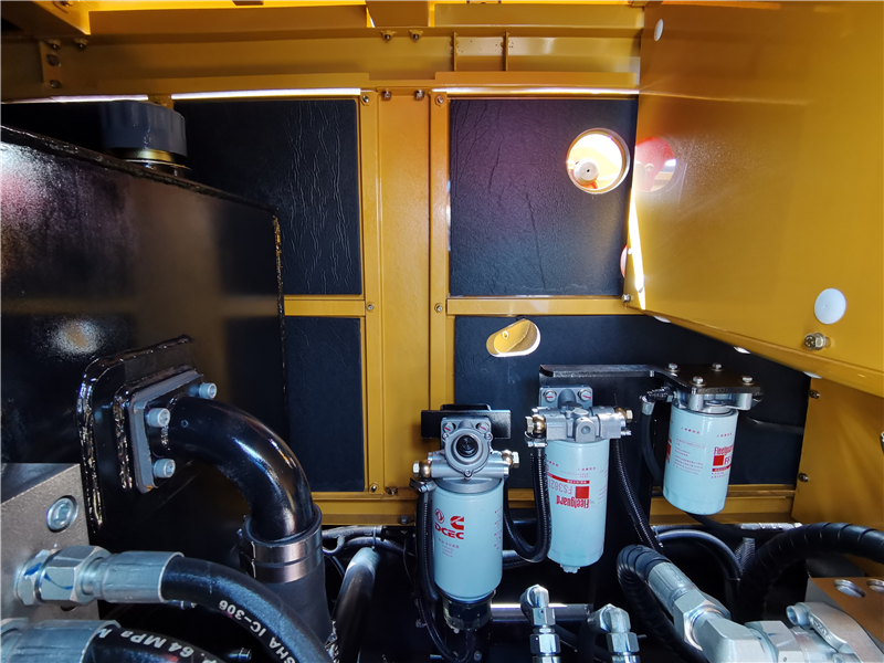 【Noise reduction design】The modular engine hood realizes easy maintenance, and the multi-layer acoustic foam isolate the sound and reduce the noise.