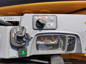 【电动油门旋转按钮】U3O配备了电动油门旋转按钮，方便机主在各种工况中自主调节油门大小，提高工作效率。