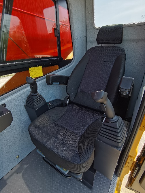 【多图】三一STC350E5汽车起重机可以躺的座椅细节图_高清图