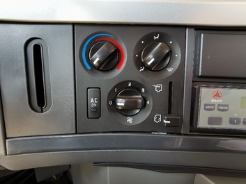 【多圖】三一STC350E5汽車起重機空調操作面板細節圖_高清圖