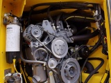 【燃油系统】发动机具有三重空气过滤, （粗滤，细滤和安全精滤芯），具有超长的使用寿命。