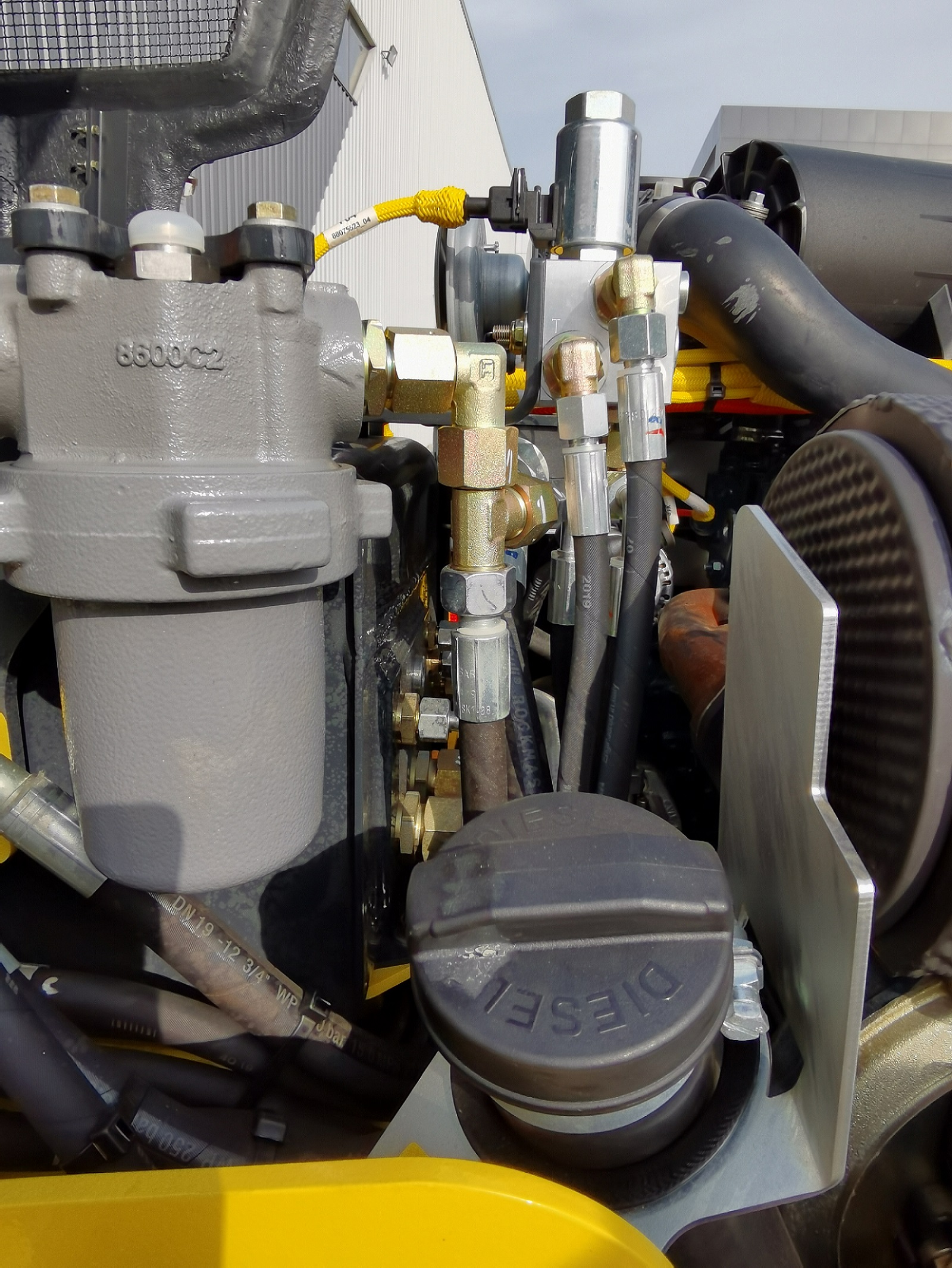 【多图】宝马格 BW120AD-5压路机燃油系统细节图_高清图