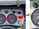 【操作台】1.宽敞的操作平台、配备了灵活的小方向盘和实时工况显示表，卓越的舒适感适合长时间使用；
2.标准的双行走操纵杆可控制振动开关；
3.对钢轮边缘的良好视野带来更好的安全性和更好的表面质量；
4.所有按钮式开关均采用不会磨损的磁性开关；
5.按钮、开关和表盘位置安排合理，一目了然，便于使用；6.实时工况显示表：仪表台上的标识符采用国际标准标识符，符号表意明确，直观的仪表盘上所有功能集中，方便使用，无需培训；7.IVC智能振动控制开关：*IVC 
车速< -0,5km/h时振动启动 (倒车)
车速在-0,5km/h到0,5km/h之间时振动关闭
车速> 0,5km/h 时振动启动8.ECONOMIZER压实测量系统：实时显示压实进程，可提升压实效率和质量，避免压实度不够或过压的问题，降低施工成本。