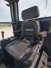 【高档悬浮减震座椅】高档悬浮减震座椅，配有左右扶手、靠枕、安全带，驾乘舒适安全性高。