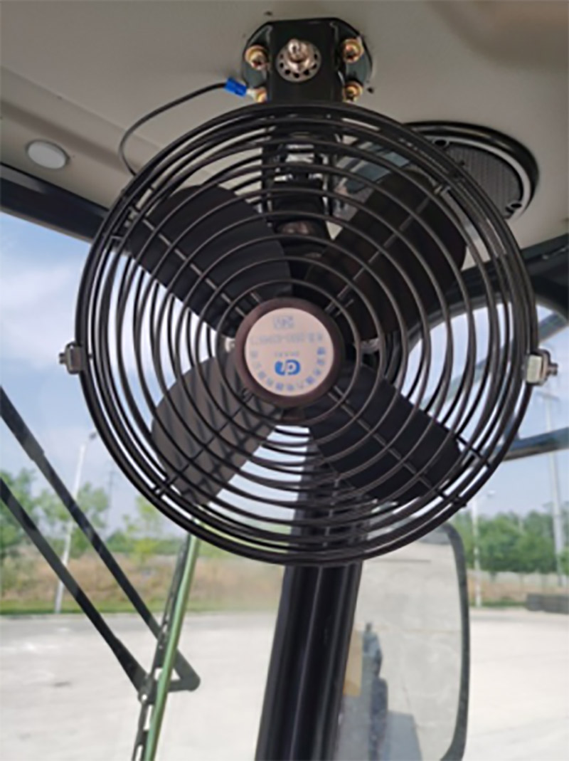 山推SR22H-C5压路机人性化驾乘设计