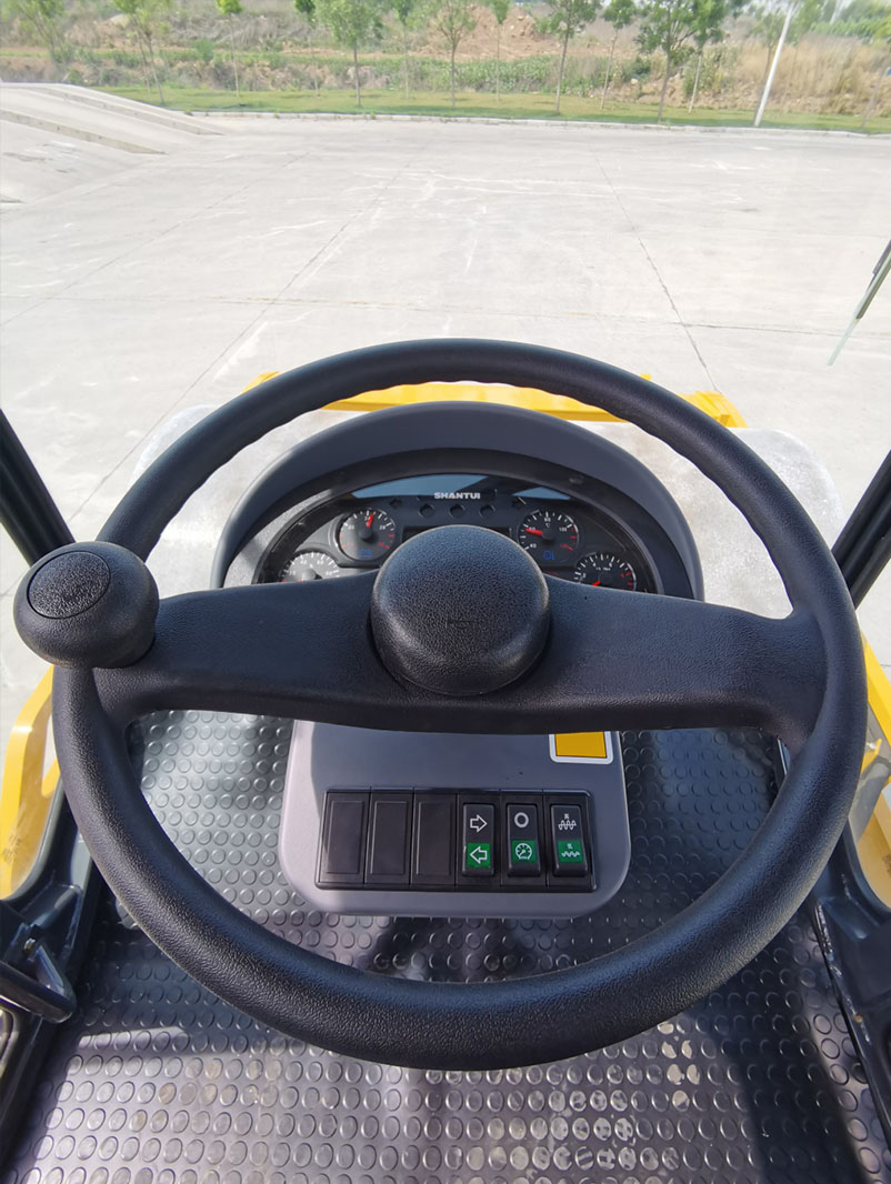 山推SR22H-C5压路机人性化驾乘设计