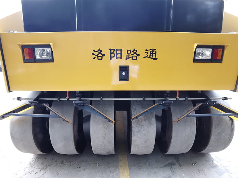 洛陽路通 LTP30H 全液壓輪胎壓路機