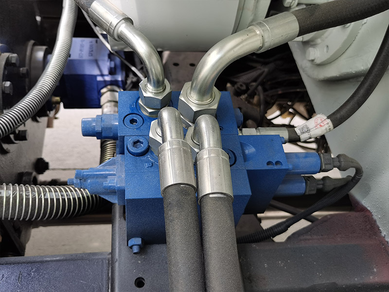 达刚控股 DGL5250TFS-166 粉料撒布车