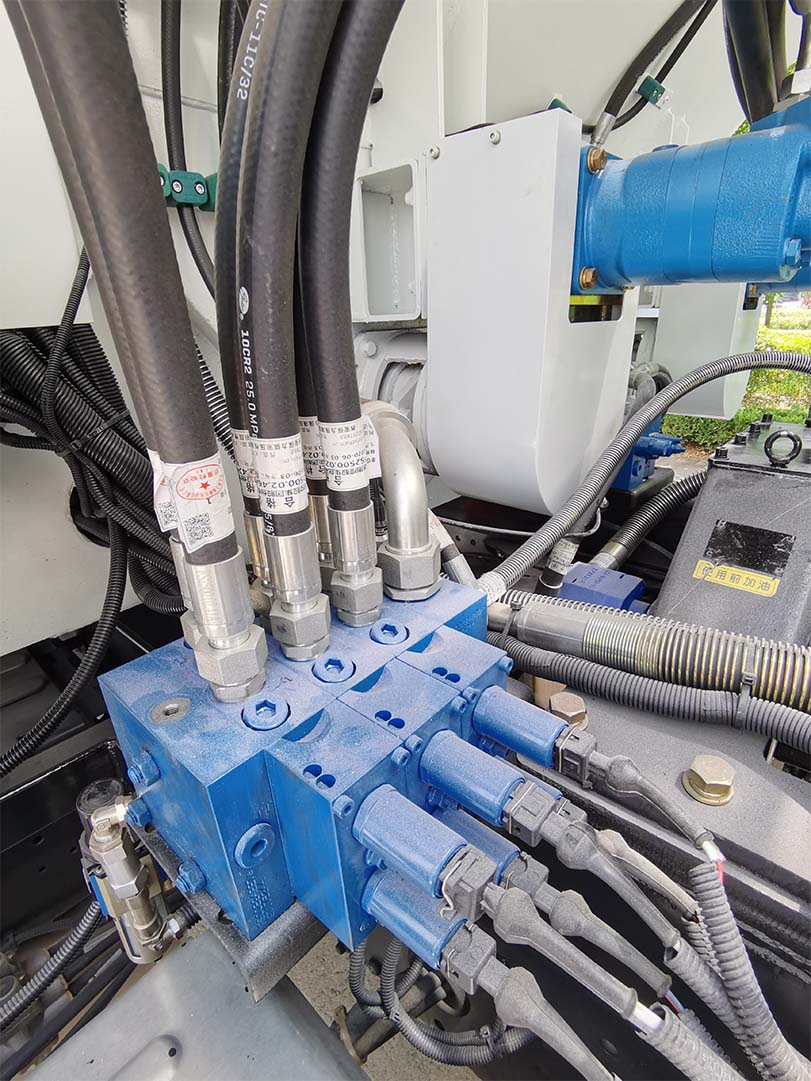 达刚控股 DGL5250TFS-166 粉料撒布车