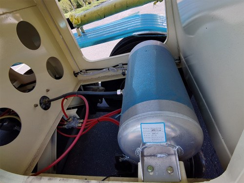 【儲氣筒】鋁合金儲氣筒——潔淨度好，避免製動管路中產生鏽蝕汙物，保證行車時的製動安全性。
