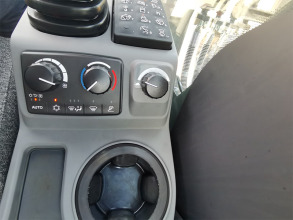 【油門旋鈕】油門旋鈕可以輕便的控製發動機轉速。