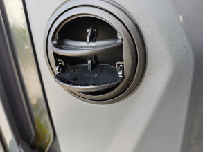 【自動恒溫控製係統】自動溫度控製係統保持車窗清晰和駕駛室舒適。