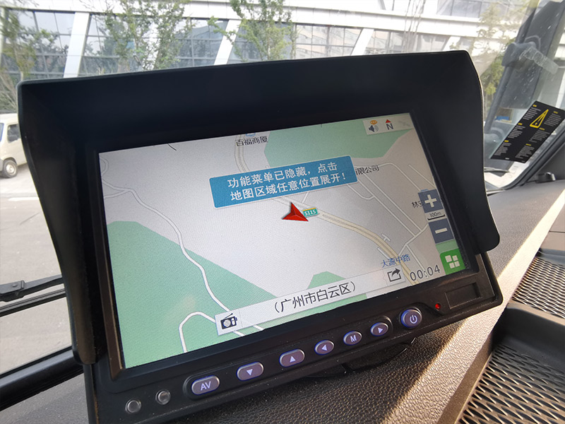 【行车监控系统】配置导航、倒车影像、倒车雷达、行车记录仪等行车监控系统，提高车辆行车安全。