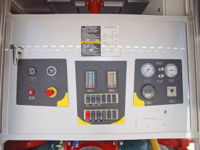 【消防系统操作台】通过按钮实现对消防系统的控制，配置7寸液晶显示器，设有便捷化一键操作按钮。