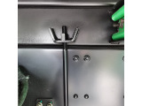 【底盤】1.免維護輕量化平衡軸+輕量化少片板簧：免維護、自重輕；
2.副梁與底盤采用U新的螺栓連接。