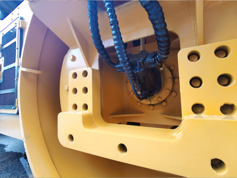【多图】中大机械YZC13/17双钢轮压路机液压及控制系统采用全套力士乐原件细节图_高清图