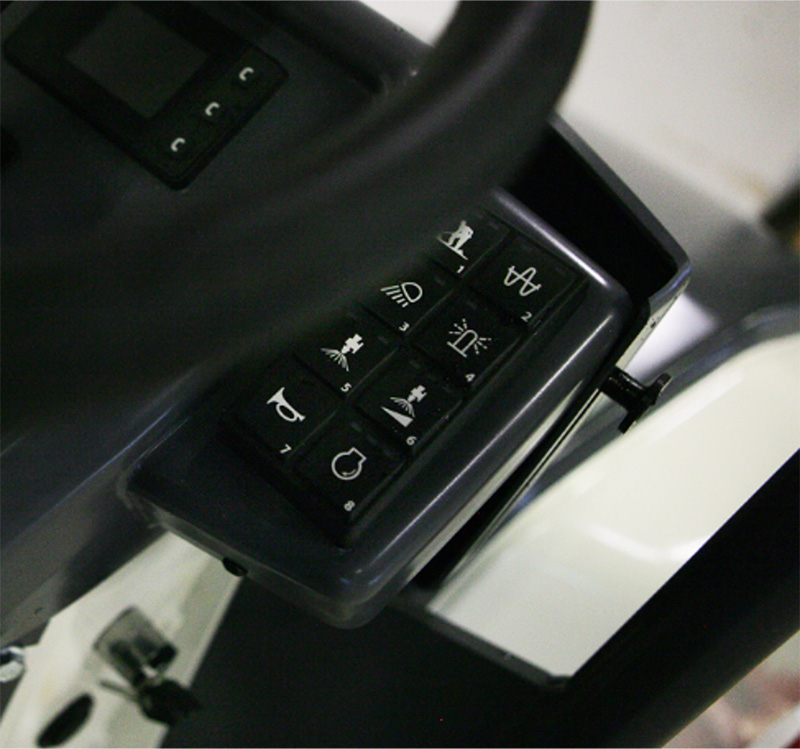 【多图】戴纳派克CC1200系列双钢轮压路机驾驶室细节图_高清图