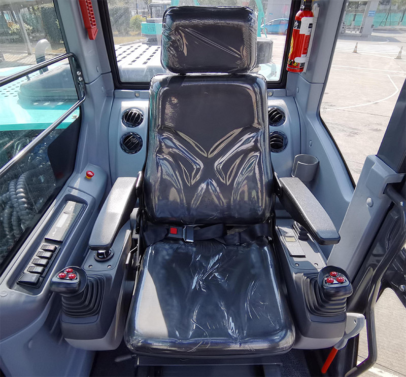 【多图】宇龙YL128W系列轮式挖掘机可调节座椅细节图_高清图