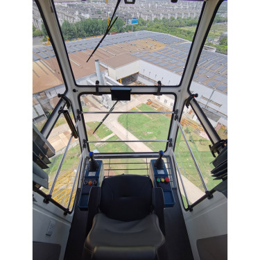 【視野】MCT 138 司機室提供全視角的寬廣視野，配置一體式過道，整體尺寸為：3.38m*3.1m*2.32m。