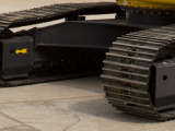 【X型履带架】采用了倾斜式履带架，减少泥土堆积。