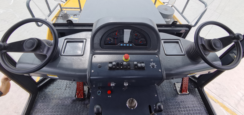 【多图】山推SRT30H-C6胶轮压路机驾驶室细节图_高清图