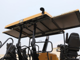 【液压折叠硬质遮阳棚】1、液压可折叠，方便运输；
2、两侧可延展，增加遮挡面积。