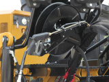 【柴油喷洒装置】绞盘式柴油管路可达机器任何部位，方便清洗机器。