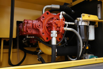 【大流量主泵】大流量主泵，节省燃油的同时具有更高的动力上限，配备大通径主阀，实现液压系统的完美匹配。