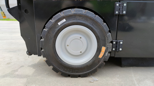 【輪胎】145R70-12加大實心輪胎，防刮 防刺更耐用。