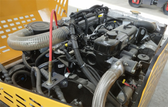 【柴油发动机】原装常柴390三缸发动机，动力强劲，国三排放，性能优越。