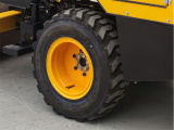 【輪胎】采用國際名牌加寬加厚橡膠輪胎，爬坡抓地平穩強勁。