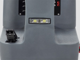 【LED大燈】車身配備LED大燈，節能更明亮，操作更加安全可靠。