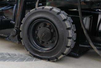 【实心轮胎】工程用实心轮胎，防刮防刺更耐用。