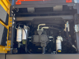 【泵室】燃油过滤系统由大型油水分离器和燃油过滤器组成，机油过滤系统有3个滤芯、2个主滤、1个旁通滤芯；滤芯集中布置，维护保养便利。