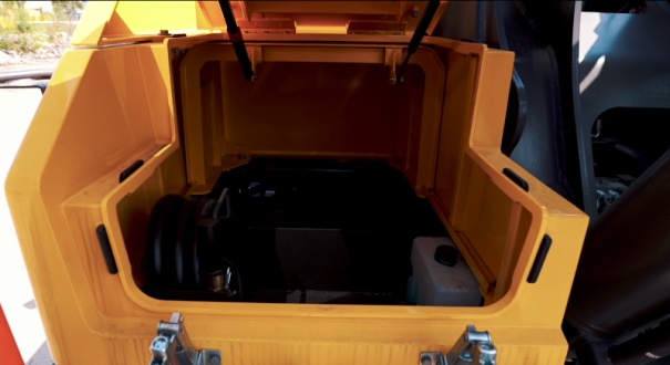 【工具箱】大型工具箱，可方便地放置黄油枪、黄油桶工具等。