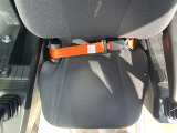 【安全帶】配備橙色安全帶，更加醒目，且具有報警功能，為駕駛員安全保駕護航。