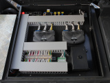 【進口電氣係統】采用進口芬蘭EPEC控製器，結合山推智能管理係統，保證攤鋪的連續性及低速穩定性。