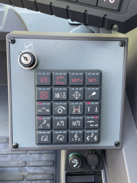 【薄膜按键开关】带状态显示，按键面板设计便捷，触手可及，方便操控。